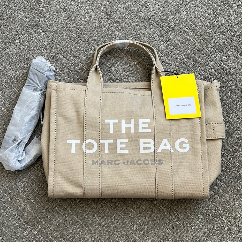 Marc Jacobs The Medium Tote Bag